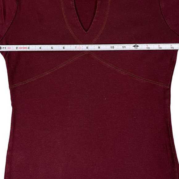 Ellemeno size Small maroon shirt, 3/4 sleeve, ruffle hem, Vneck, Y2K vintage EUC - Picture 6 of 9